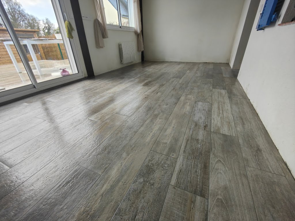 Baud Languidic Pluméliau Hennebont Pluvigner camors bois imitation pavilift cale autonivelante finition rénovation ragréage profilé pvc Kervignac