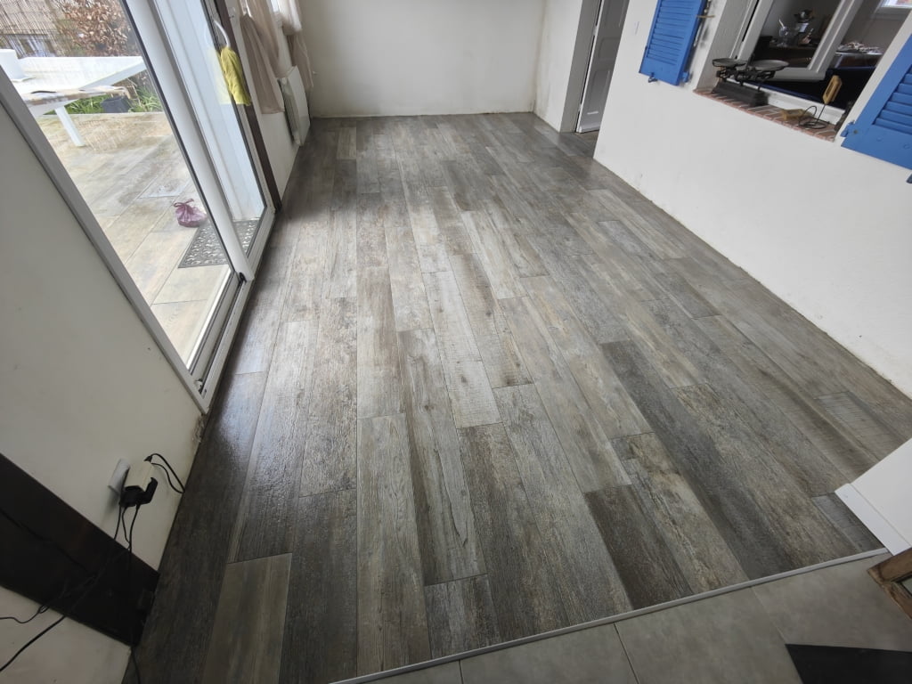 Baud Languidic Pluméliau Hennebont Pluvigner camors bois imitation pavilift cale autonivelante finition rénovation ragréage profilé pvc Kervignac