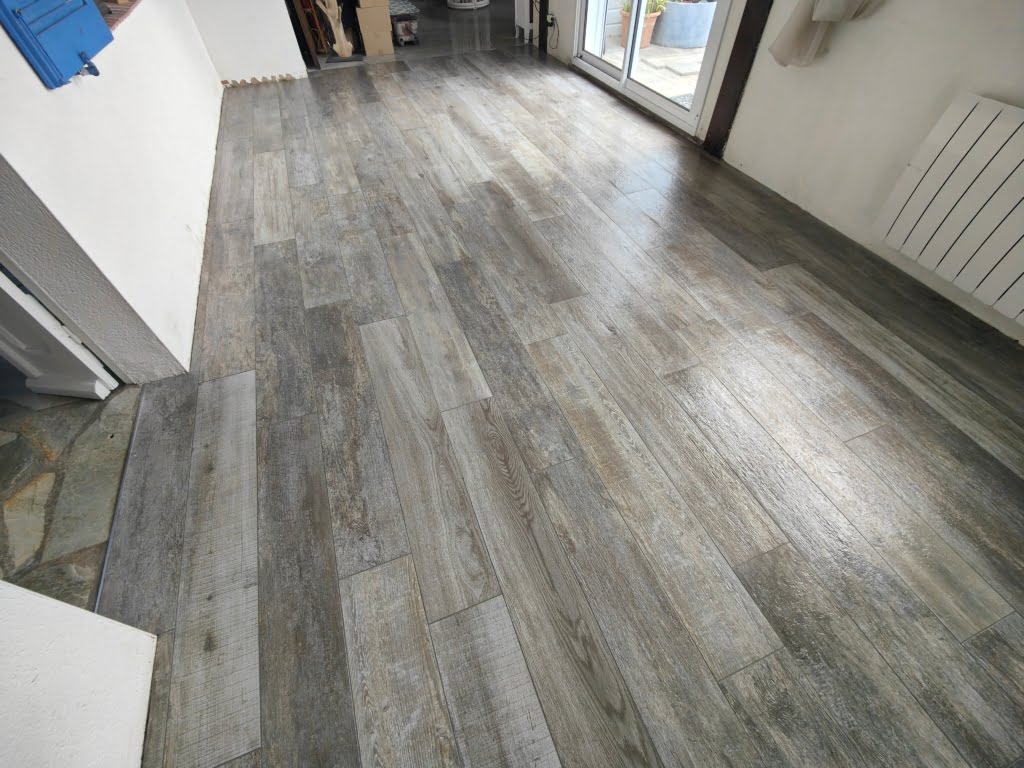 Baud Languidic Pluméliau Hennebont Pluvigner camors bois imitation pavilift cale autonivelante finition rénovation ragréage profilé pvc Kervignac