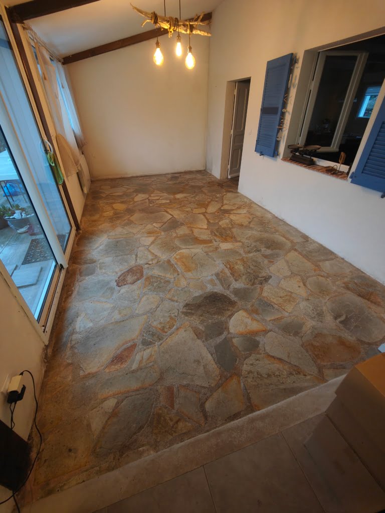 Baud Languidic Pluméliau Hennebont Pluvigner camors bois imitation pavilift cale autonivelante finition rénovation ragréage profilé pvc Kervignac