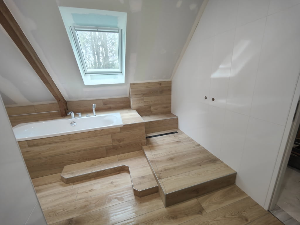 Baud Camors Le Croisty salle de bain cléf en main baignoire marche wc suspendu Faïence 30x90 brillante pavilift cale autonivelante finition