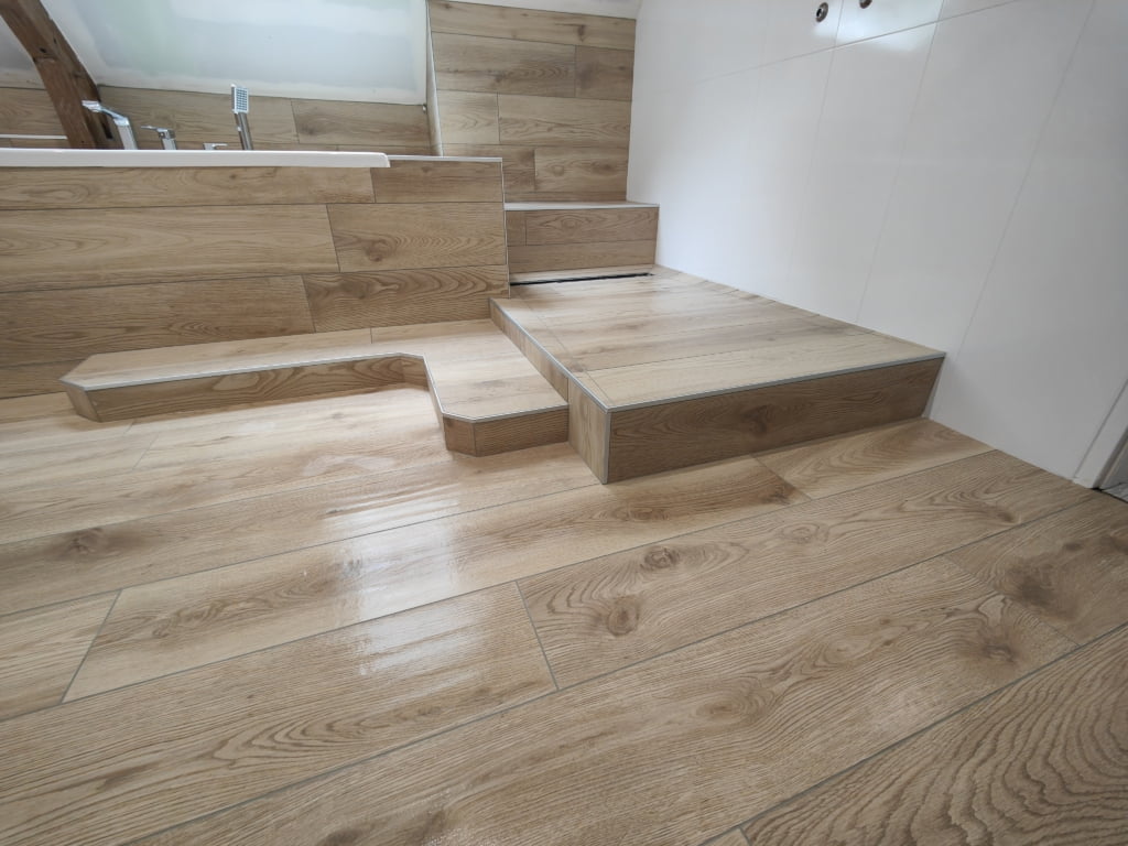 Baud Camors Guénin Pluméliau Pontivy Saint Barthélémy Languidic Chapelle-Neuve Hennebont Kervignac Inzinzac-Lochrist Bieuzy Quistinic Lorient Caudan Pluvigner Le Croisty salle de bain cléf en main baignoire marche wc suspendu Faïence 30x90 brillante pavilift cale autonivelante finition