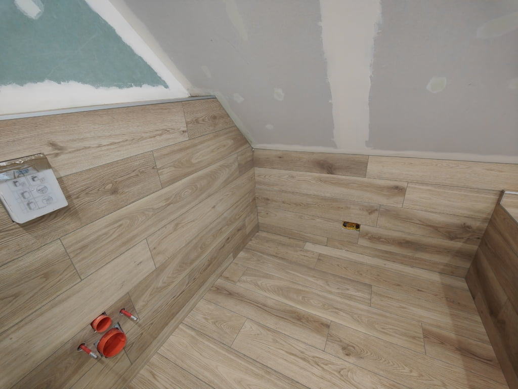 Baud Camors Guénin Pluméliau Pontivy Saint Barthélémy Languidic Chapelle-Neuve Hennebont Kervignac Inzinzac-Lochrist Bieuzy Quistinic Lorient Caudan Pluvigner Le Croisty salle de bain cléf en main baignoire marche wc suspendu Faïence 30x90 brillante pavilift cale autonivelante finition