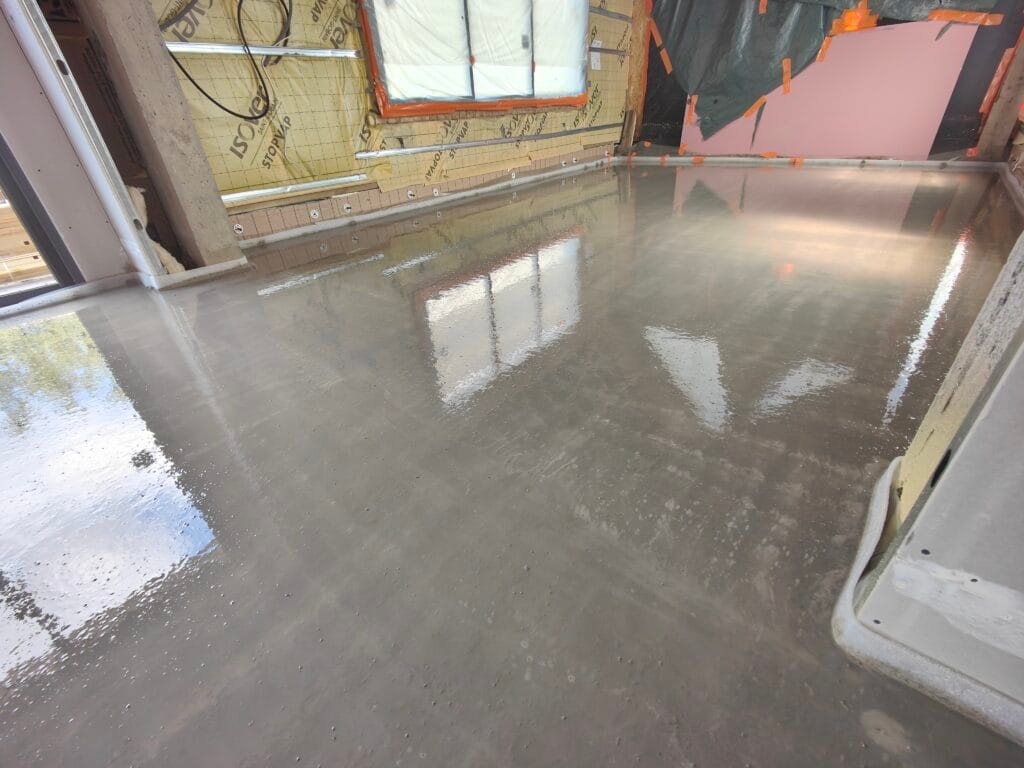 Chape liquide fluide fibré lafarge plancher chauffant à eau