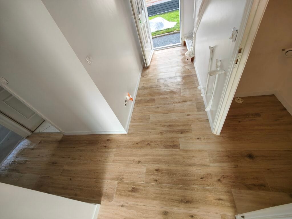 Carrelage imitation bois grès cérame coopérative artipole mcs morbihan chauffage sanitaire colle joint ardex vpi parex lanko sika fixateur fournisseur professionnel chantier Grand-champ