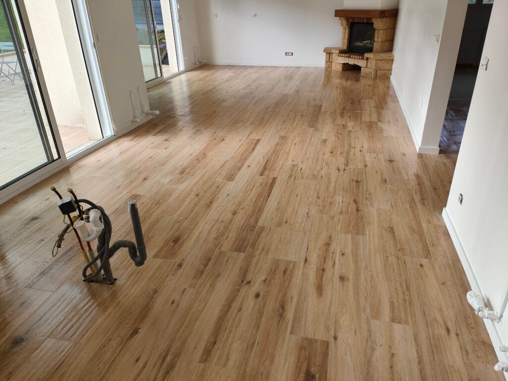 Carrelage imitation bois grès cérame coopérative artipole mcs morbihan chauffage sanitaire colle joint ardex vpi parex lanko sika fixateur fournisseur professionnel chantier Grand-champ