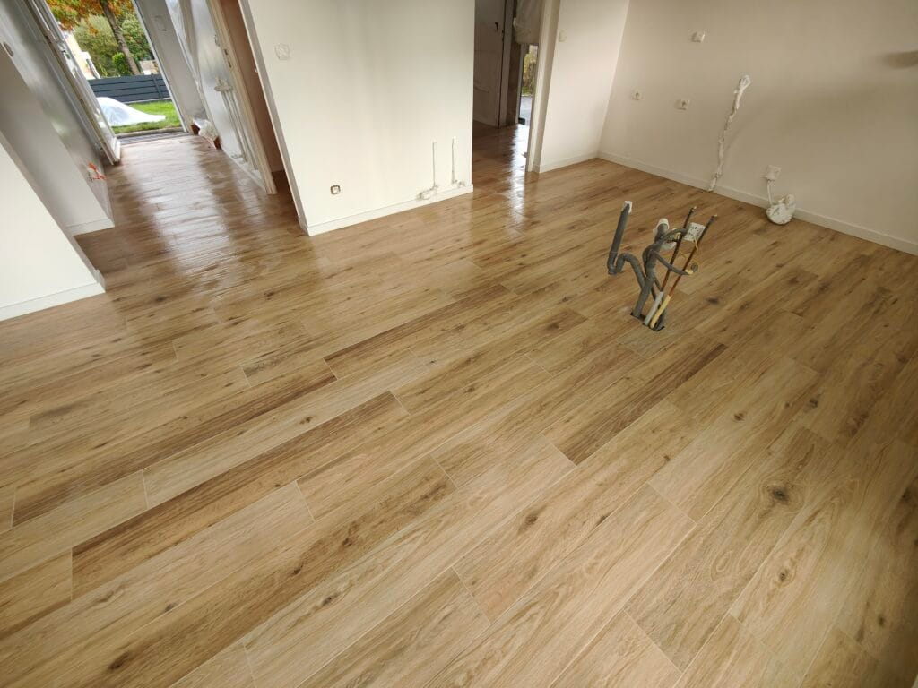 Carrelage imitation bois grès cérame coopérative artipole mcs morbihan chauffage sanitaire colle joint ardex vpi parex lanko sika fixateur fournisseur professionnel chantier Grand-champ