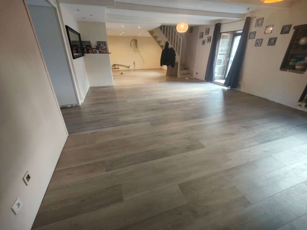 baud artipole mcs cab rénovation carrelage faïence maison couleur artisan salle d’eau bain création douche à l’italienne clipser chantier languidic LVT PVC