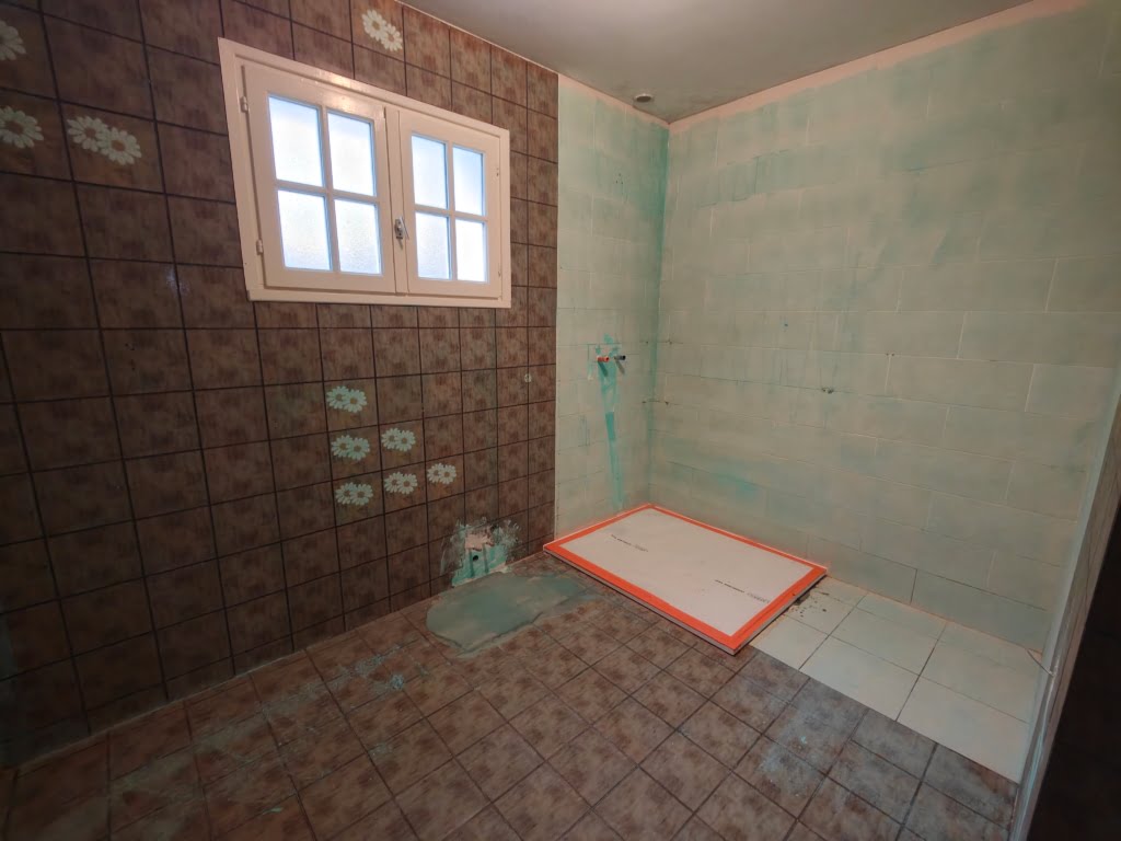 baud artipole mcs cab rénovation carrelage faïence maison couleur artisan salle d'eau bain création douche à l'italienne grand format chantier nostang hennebont kervignac