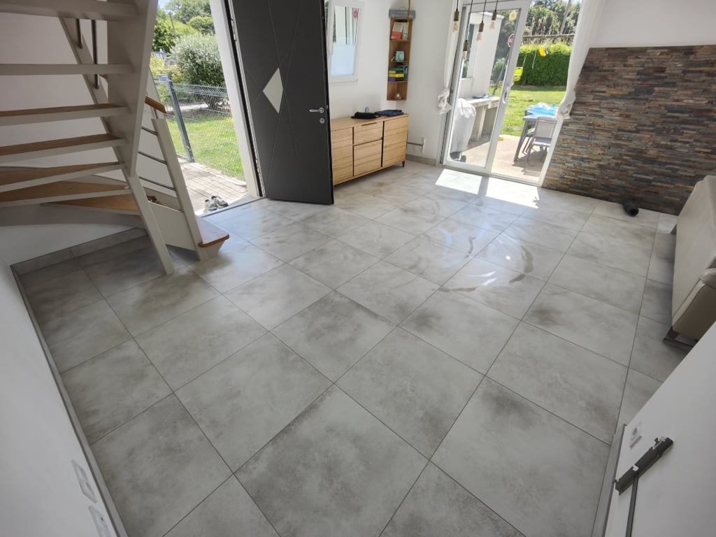 camors baud artipole mcs cab rénovation carrelage faïence maison couleur artisan salle d'eau bain création douche à l'italienne grand format chantier